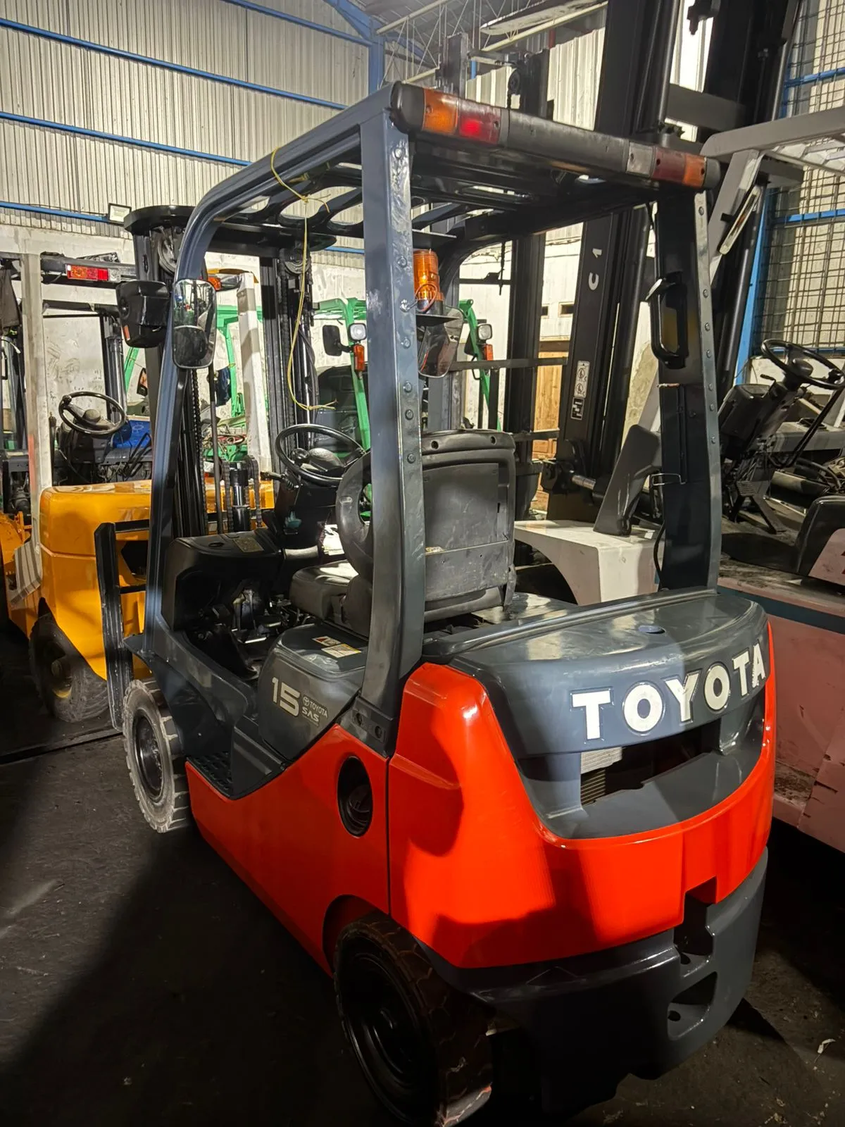 Foto Forklift Toyota 8FD30